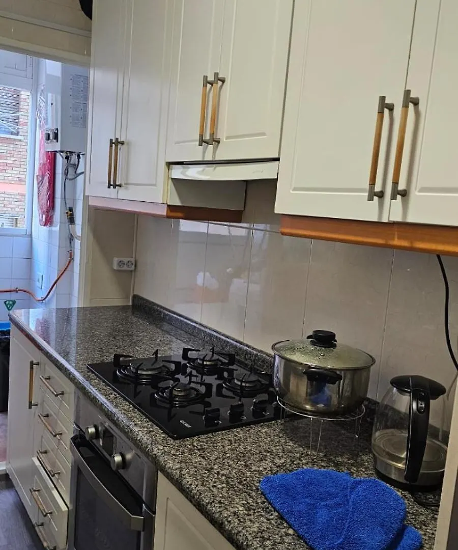홈스테이 Habitacion Privada Comoda Centro Malaga Vialia Estacion De Tren Maria Zambrano Y Tambien Cerca A La Playa